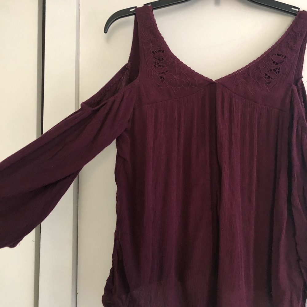 PACSUN LA HEARTS maroon cold shoulder top - Picture 2 of 5